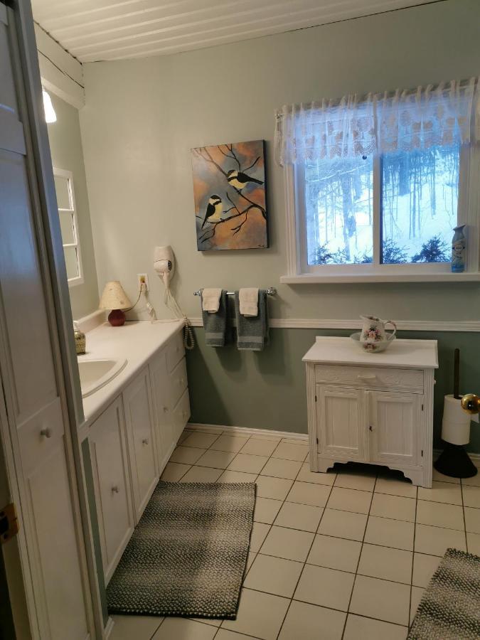 Stouffermill Bed & Breakfast Algonquin Highlands 외부 사진