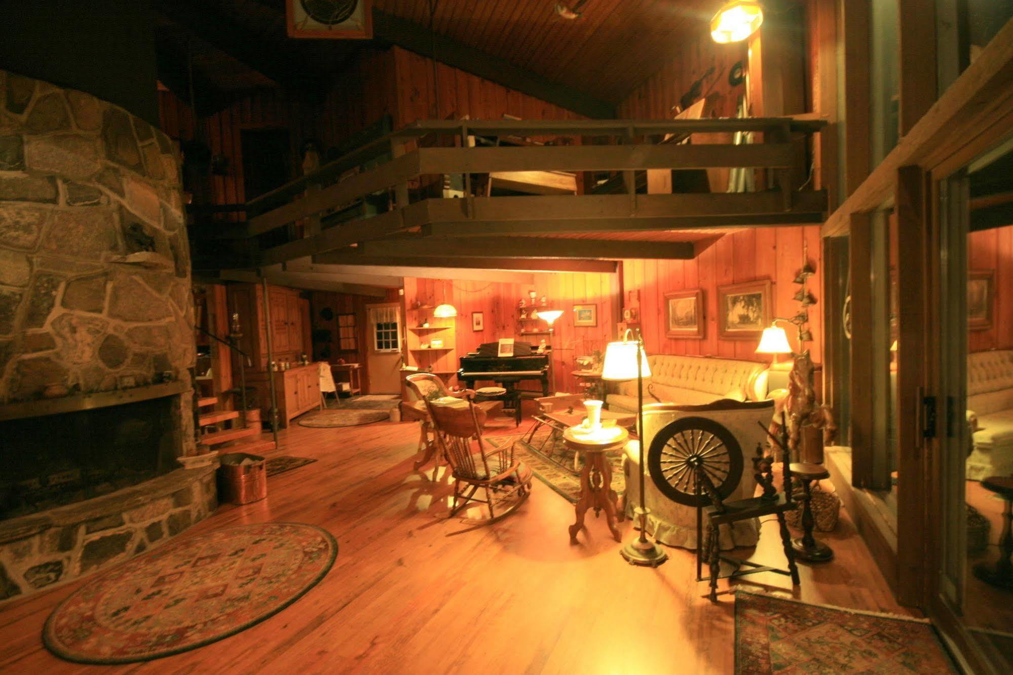Stouffermill Bed & Breakfast Algonquin Highlands 외부 사진